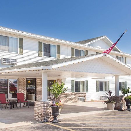 Super 8 By Wyndham Escanaba Exteriér fotografie