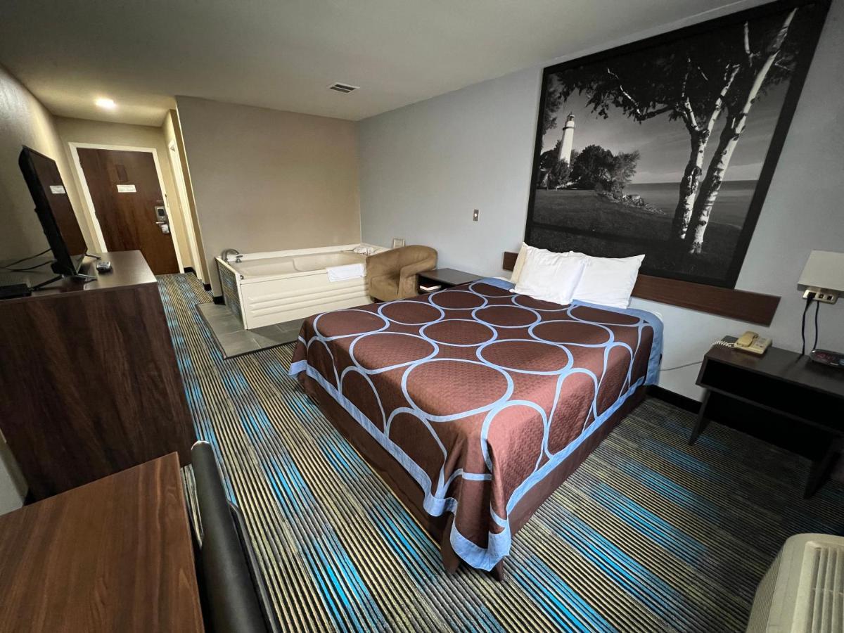 Super 8 By Wyndham Escanaba Exteriér fotografie